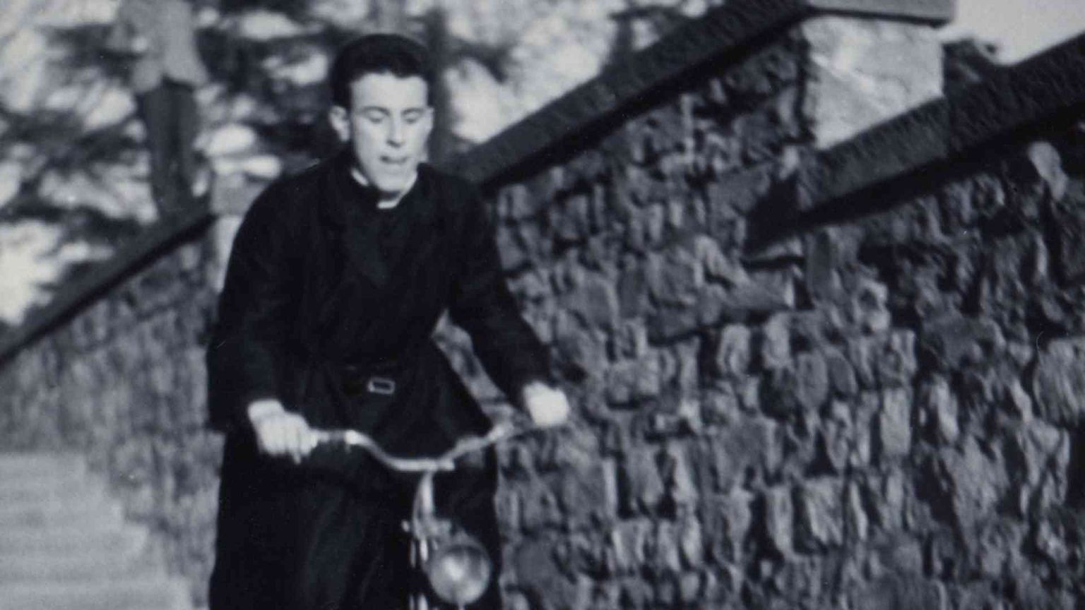 «Io cardinale, a scuola in canonica dal mio parroco». Gli altri don Milani