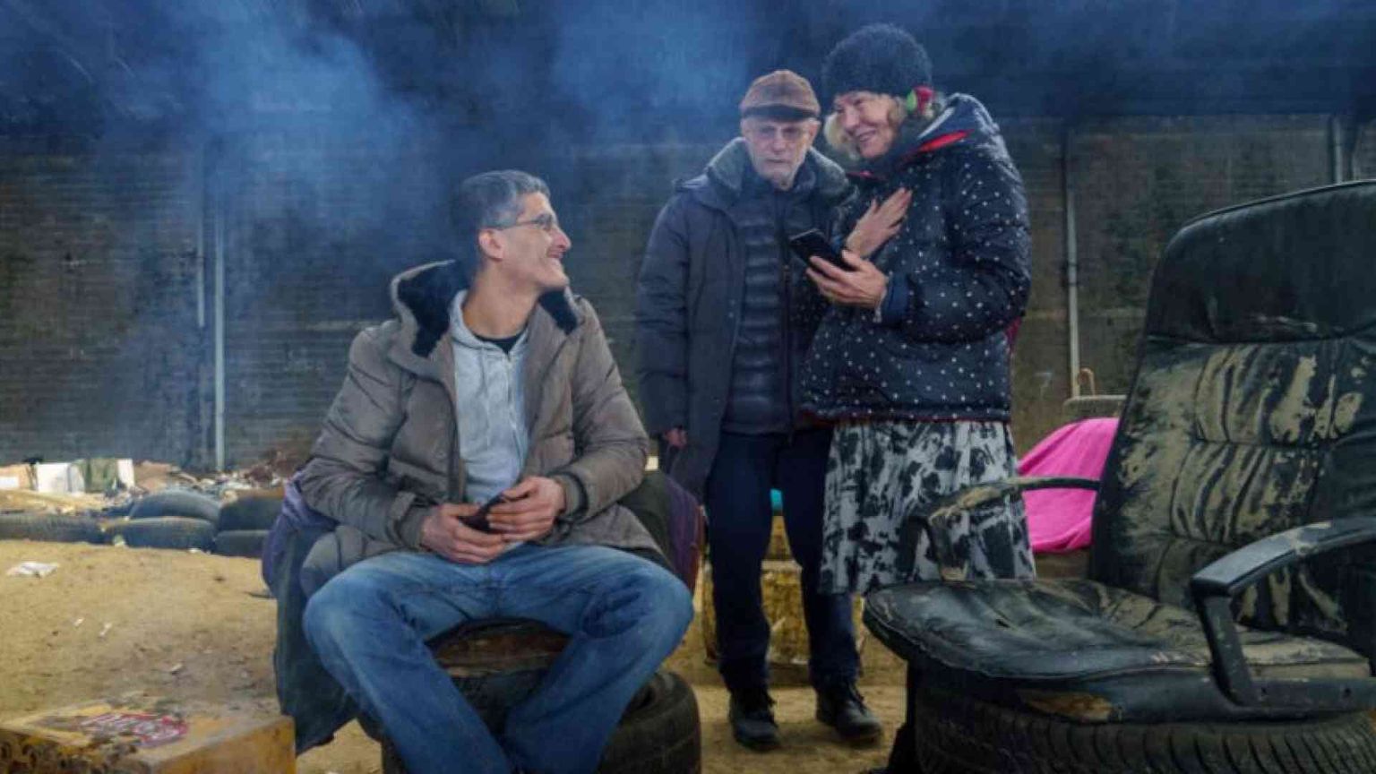 «Si è preso cura dei migranti». Sotto accusa "nonno Andrea"