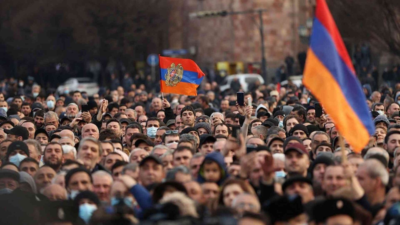 Armenia nel caos e il premier denuncia: tentativo di golpe