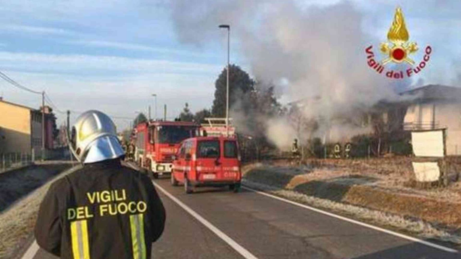 Badante salva i 2 anziani e muore nell'incendio