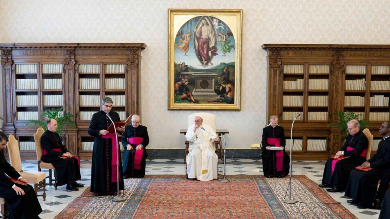 Il Papa: «Chi vende le armi ai terroristi? Vorrei che qualcuno rispondesse»