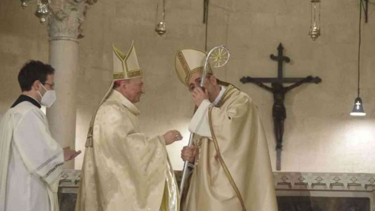 Covid, la preghiera per gli arcivescovi Cacucci e Satriano