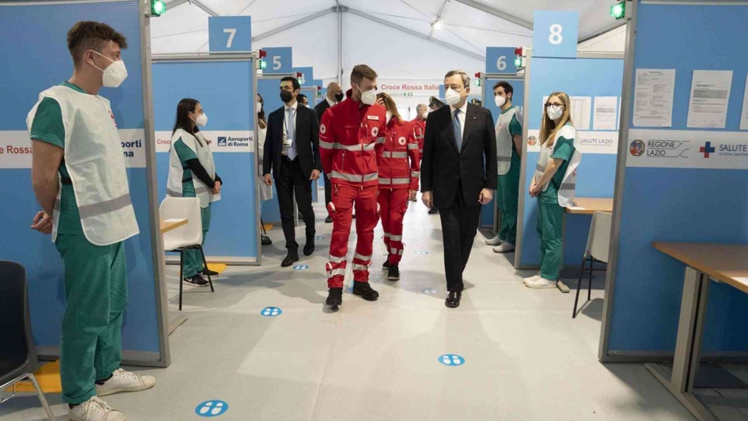 Vaccini, ecco il nuovo piano per l'Italia. 500mila iniezioni al giorno