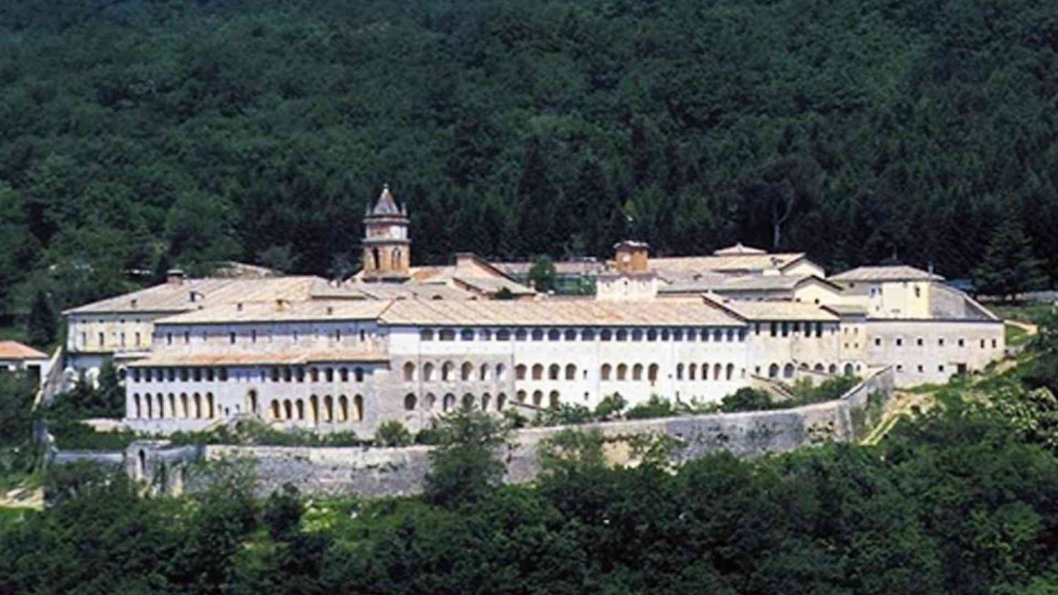 I giudici «cacciano» i sovranisti di Bannon dalla Certosa di Trisulti