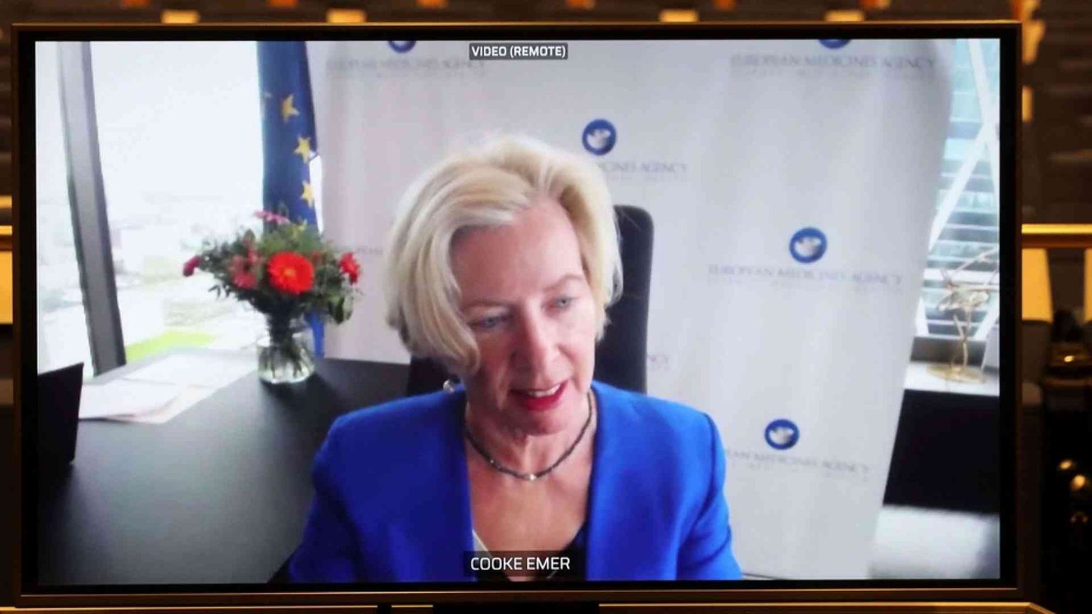 AstraZeneca, oggi le risposte dell'Ema. Draghi e Macron: pronti a ripartire