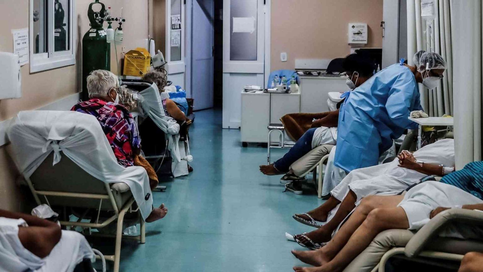 Il Brasile è al collasso: si muore in fila per la terapia intensiva