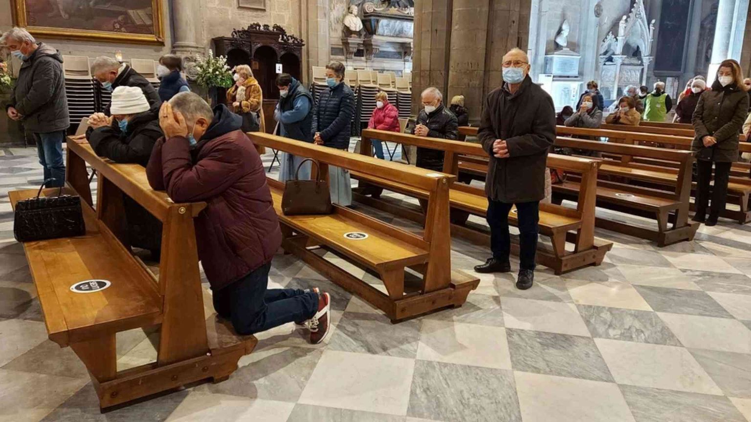 I vescovi: viviamo in presenza i riti della Settimana Santa e della Pasqua