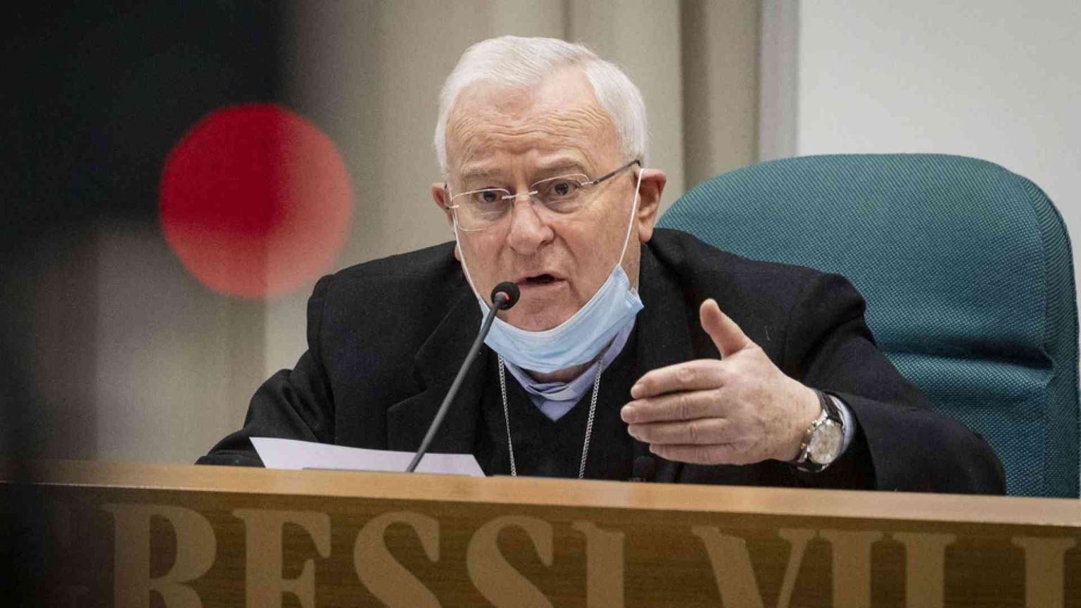Bassetti: «Vaccinarsi si deve. Attenti all'assedio delle due povertà»