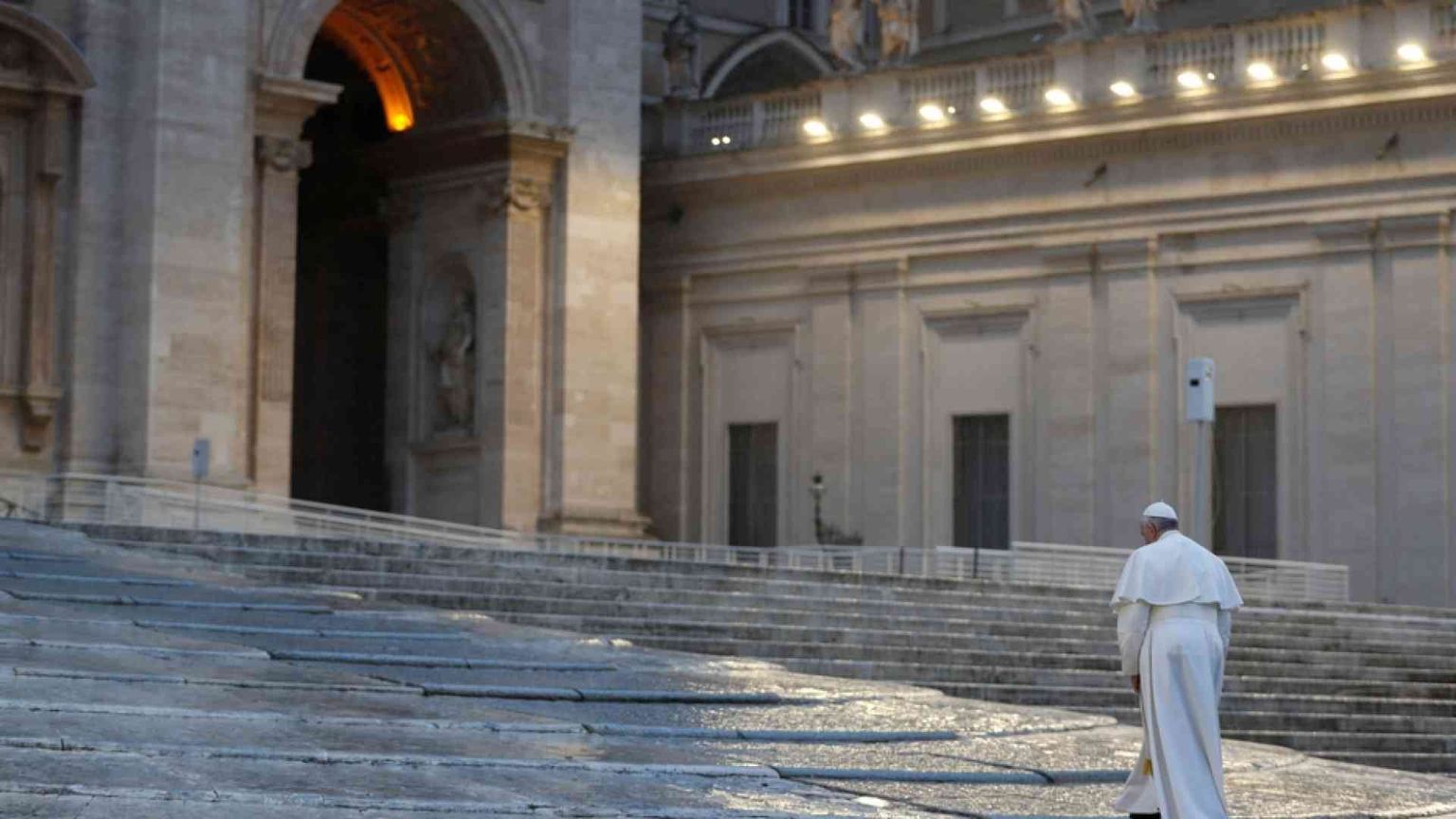 Un anno fa la storica preghiera del Papa per il mondo colpito dalla pandemia