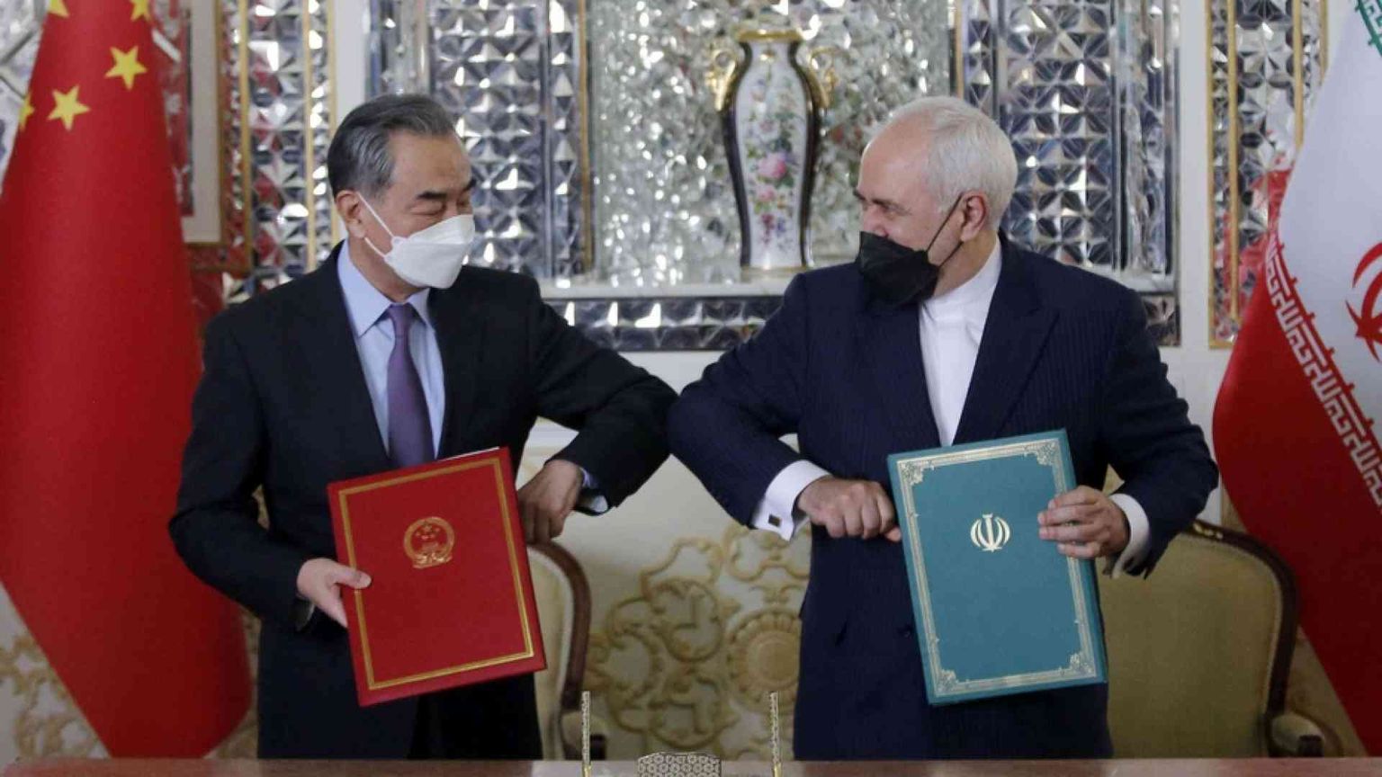 Iran e Cina a braccetto: petrolio in cambio di investimenti