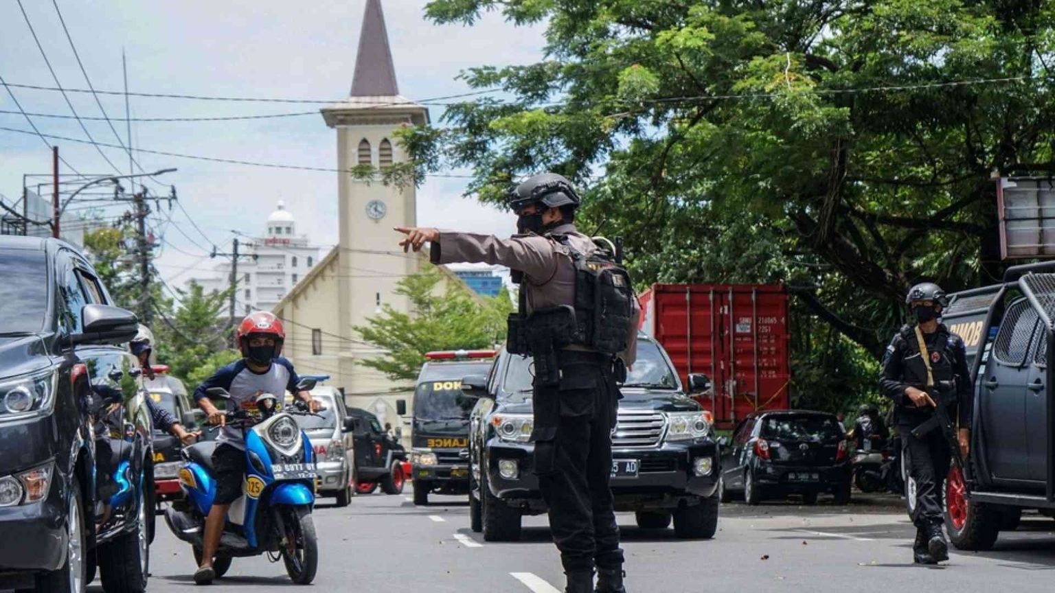 Kamikaze davanti alla cattedrale: perché i cattolici sono nel mirino