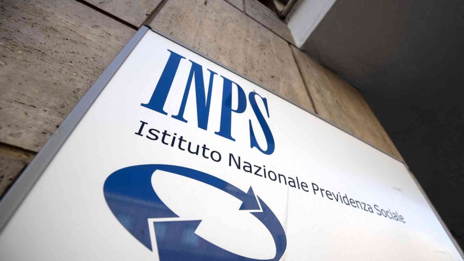 Pensioni dei sacerdoti, l'Inps insiste. Ma le norme dicono altro