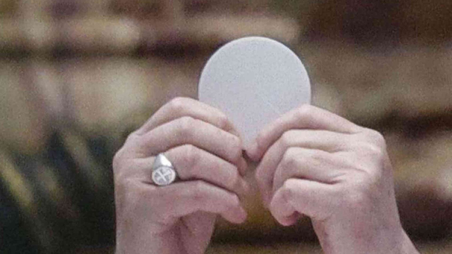 La Messa in Coena Domini in diretta tv e social