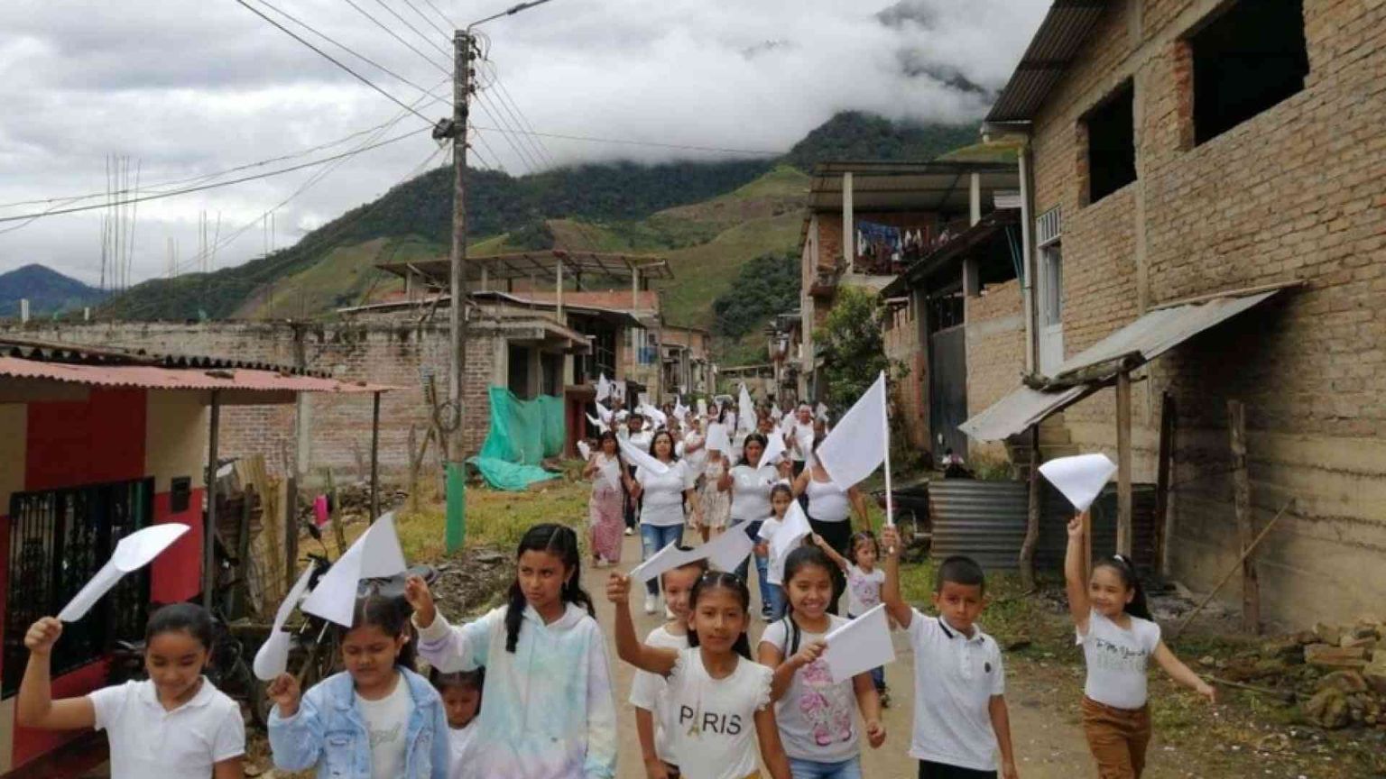 Ostaggio di un «doppio virus», le montagne della Colombia si tingono di bianco
