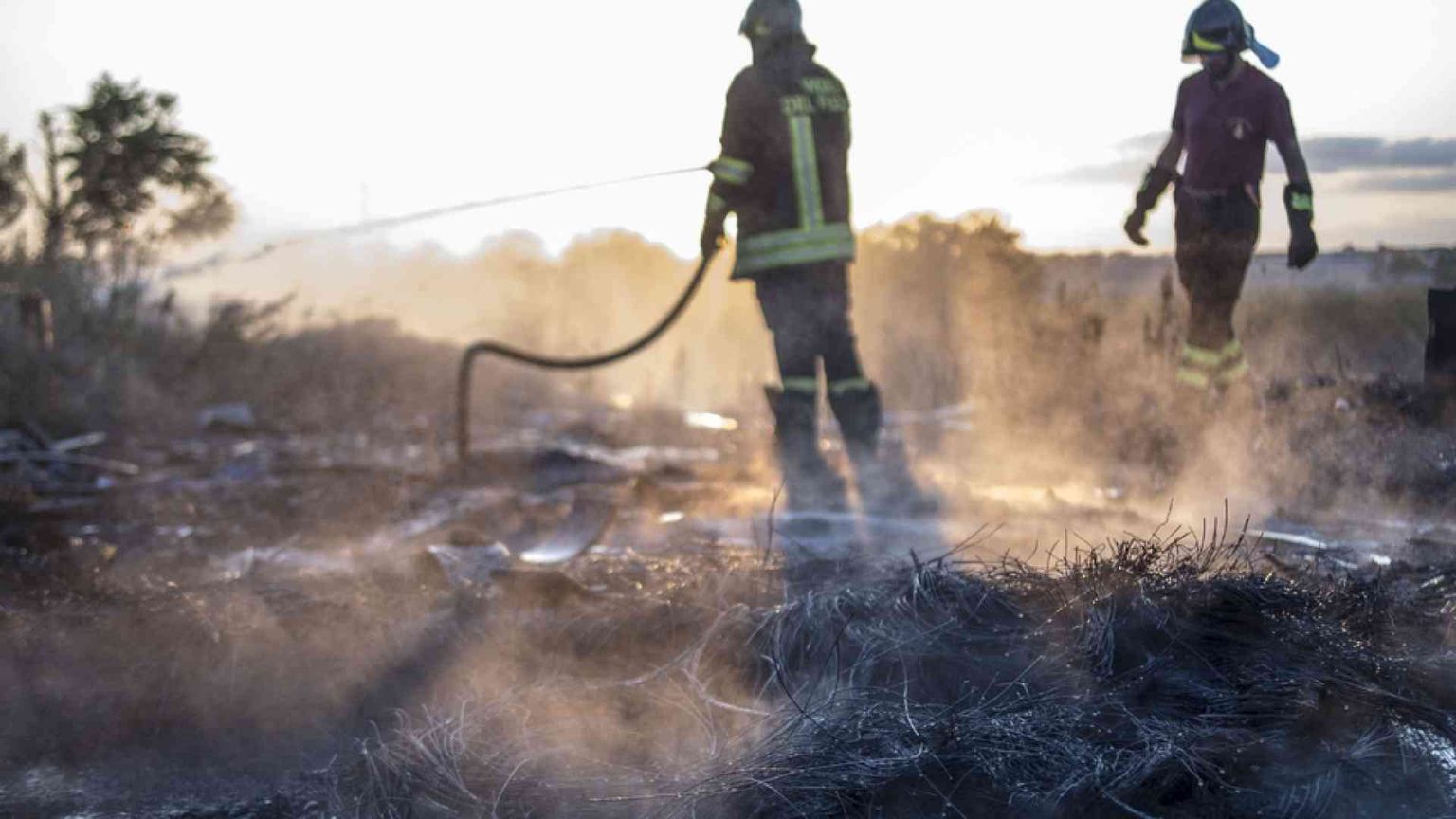 Nella Terra dei fuochi tornano i roghi. Il covid non ferma i criminali