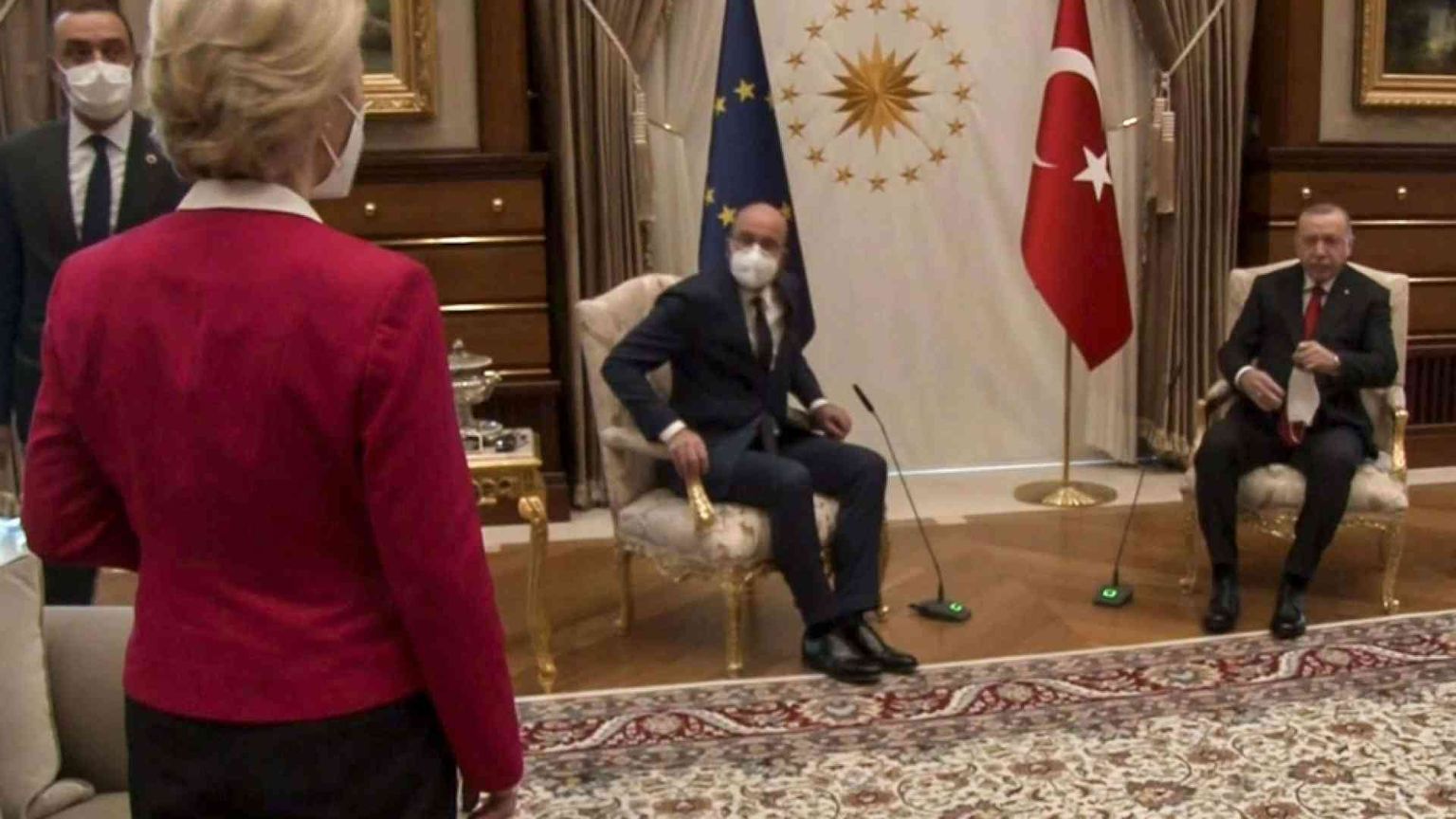 Draghi: «Erdogan un dittatore, von der Leyen umiliata». La rabbia di Ankara