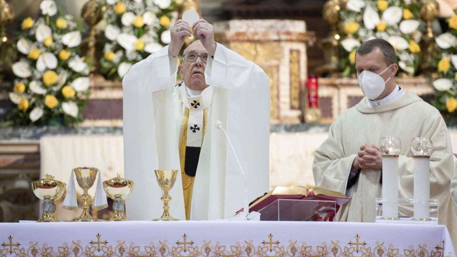 Il Papa: non viviamo una fede a metà