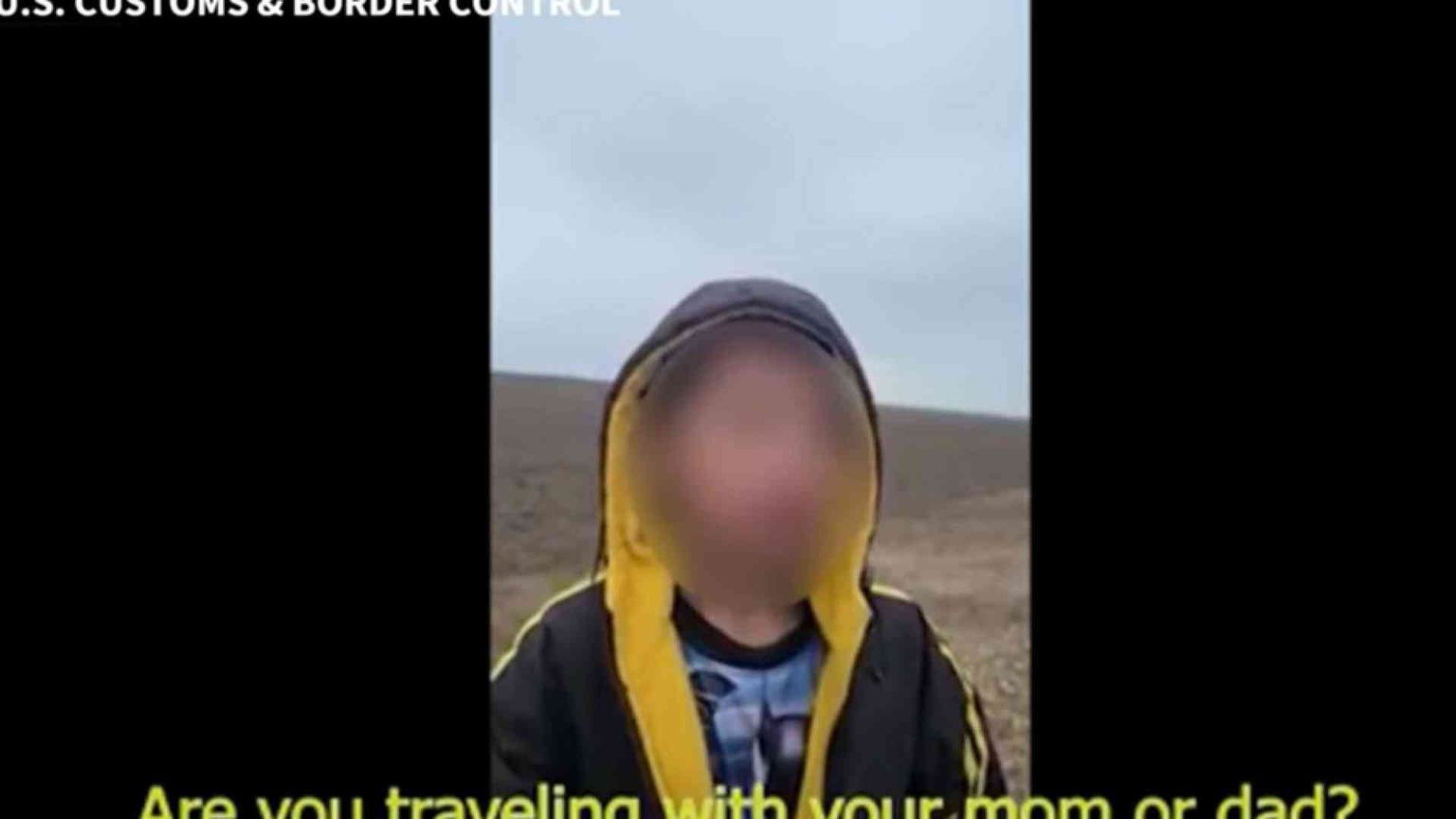 Il bimbo solo nel deserto: ora la mamma si è liberata dai narcos e l'ha raggiunto