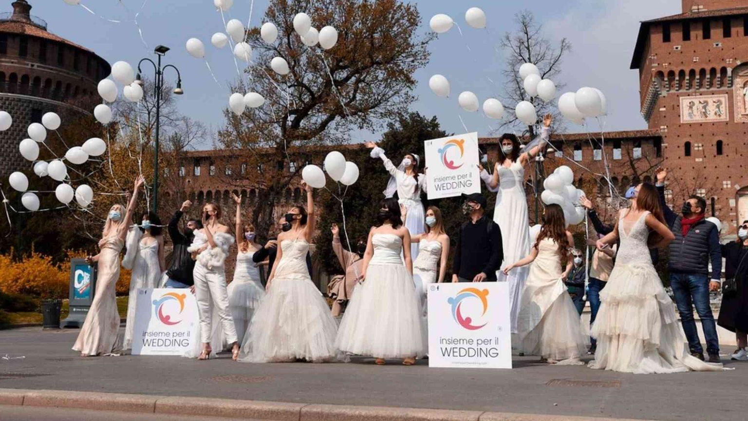 Nozze, liberiamo la festa: la protesta delle "spose guerriere"