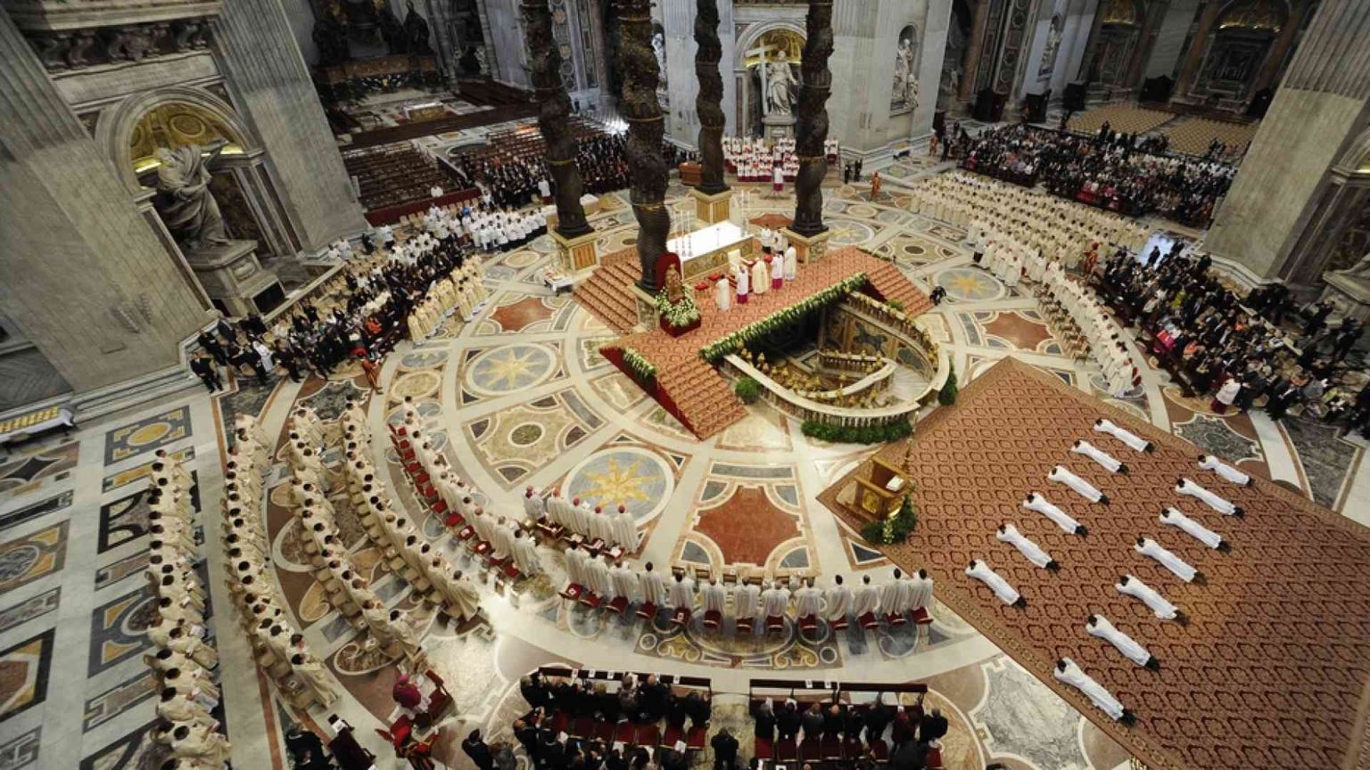 Francesco ordina nove sacerdoti