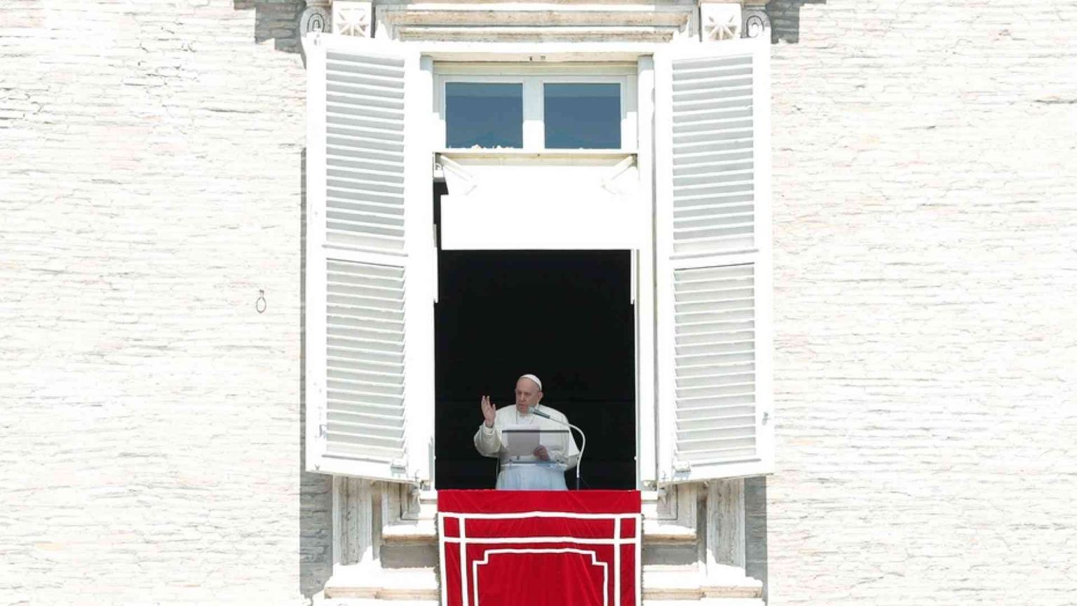 Il Papa: "vergogna" per l'aiuto negato ai 130 migranti morti in mare