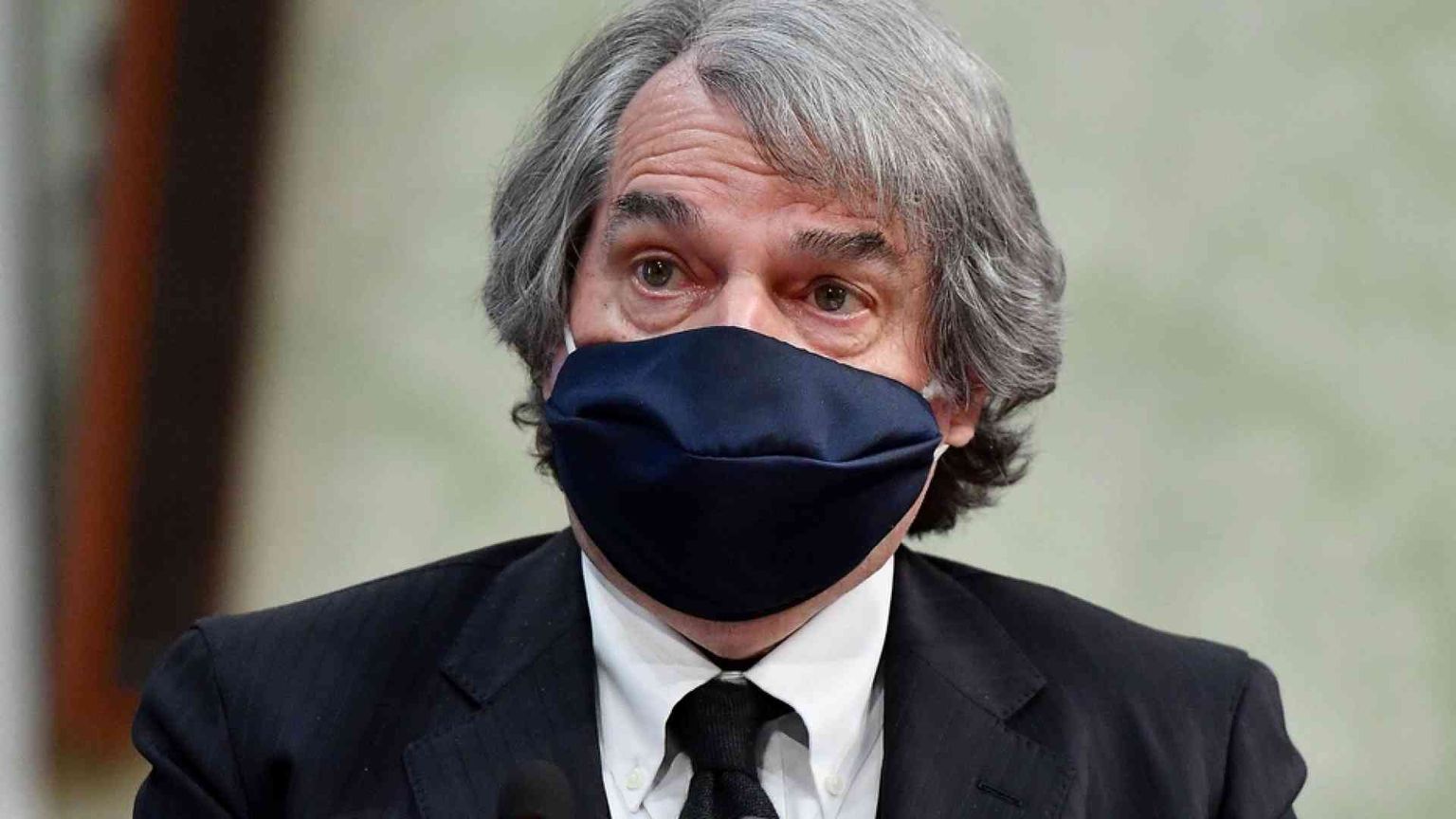 Stop a smart working obbligatorio nella PA, norma-ponte sulle spiagge