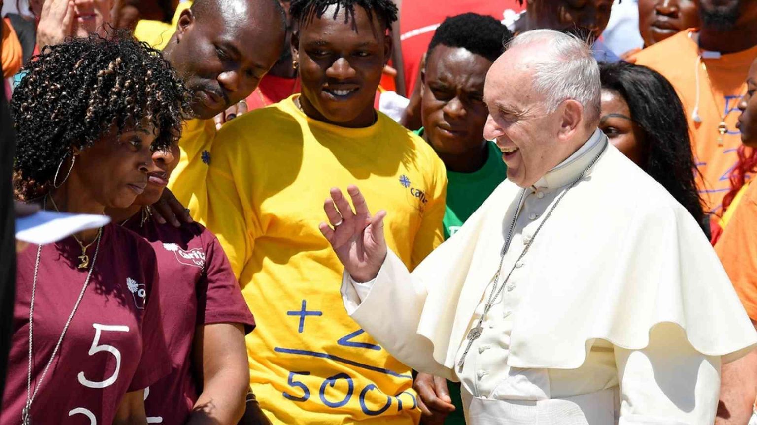 Il Papa: la Chiesa sia sempre più cattolica
