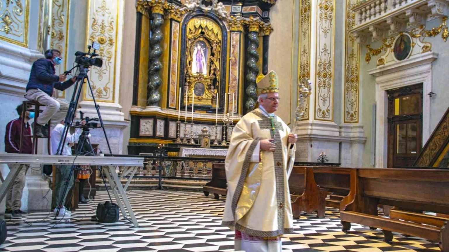 Il vescovo Beschi: la sfida di servire la vita al tempo del Covid