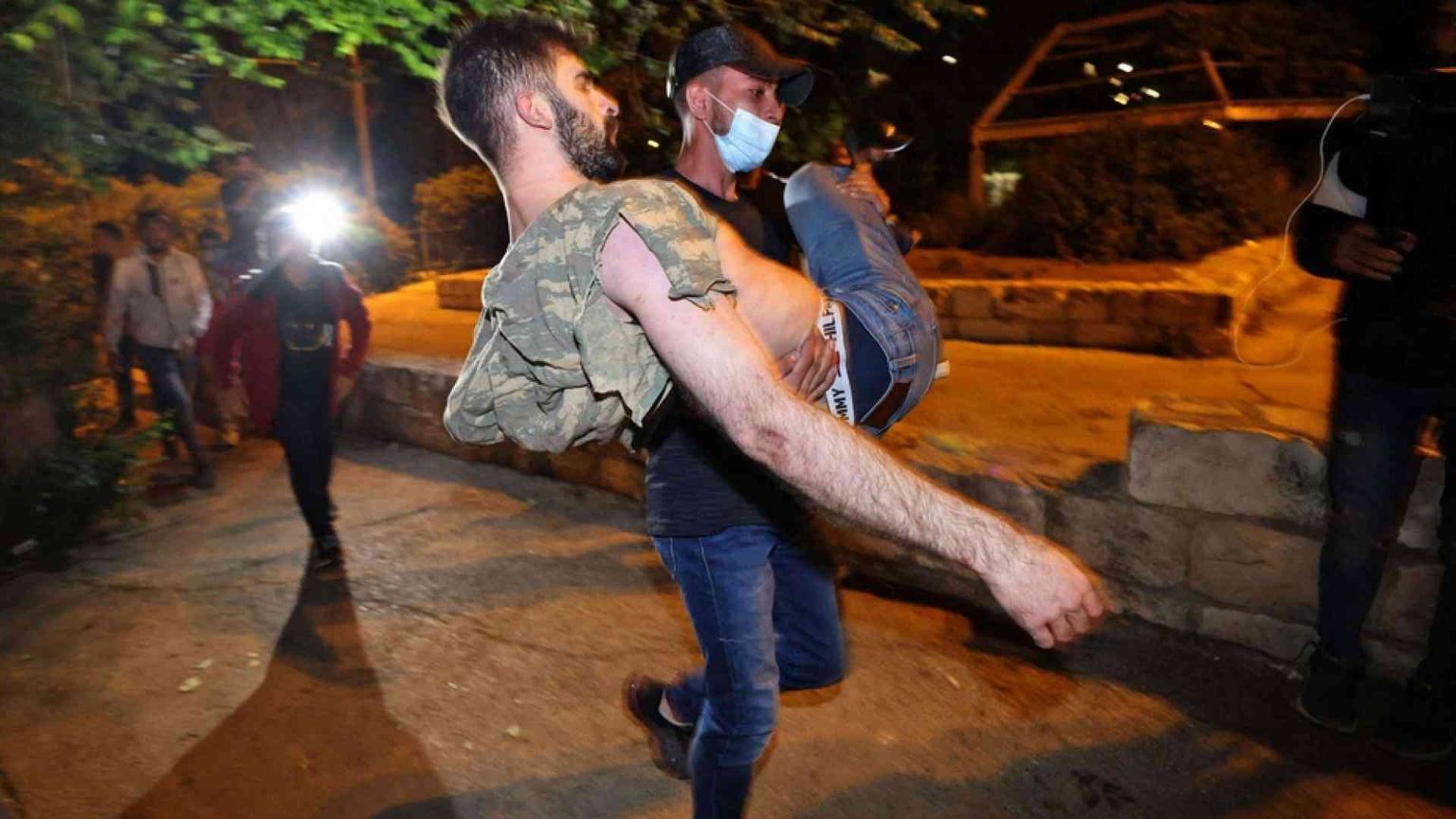 Violenti scontri sulla Spianata delle Moschee, oltre 180 feriti