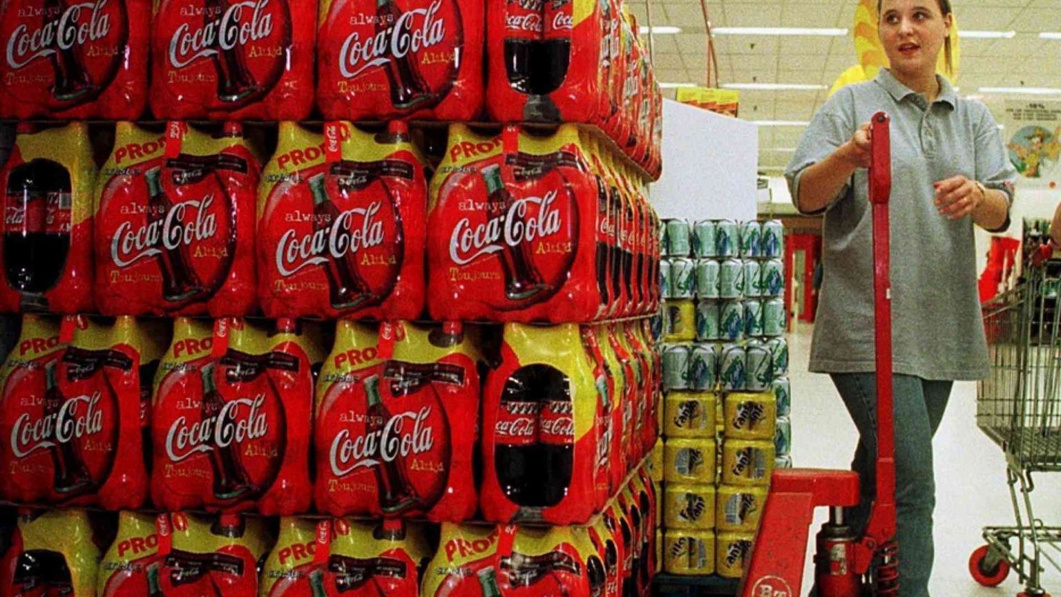 Cocacola lancia la bottiglia in plastica riciclata al 100%