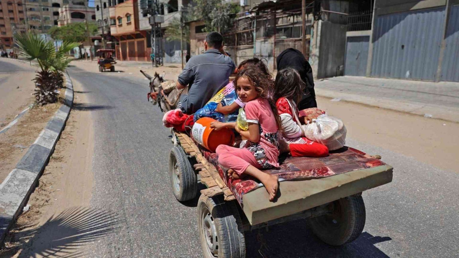 Il parroco di Gaza: «Chiediamo solo una tregua»