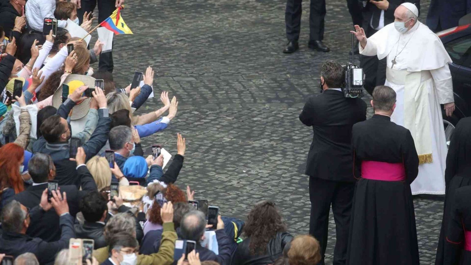 Il Papa: pregare sempre per non avere un cuore grigio