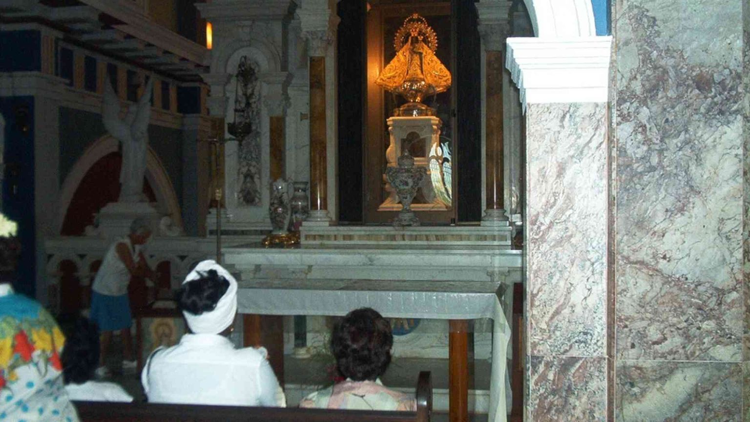 Ai piedi della patrona di Cuba