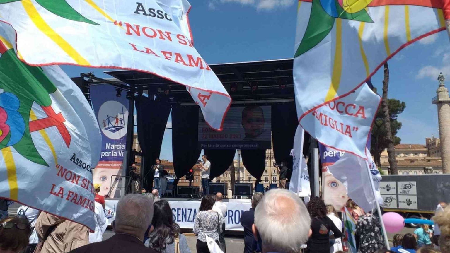 Migliaia a Roma alla Marcia per la Vita ai Fori Imperiali
