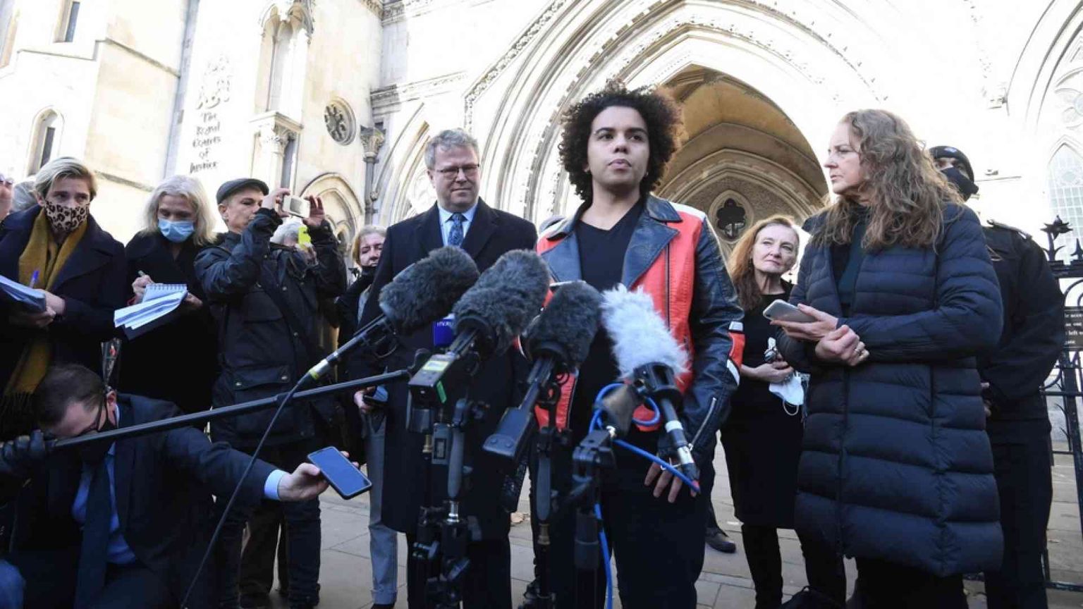 Farmaci bloccanti della pubertà, dietrofront sulla «disforia di genere»