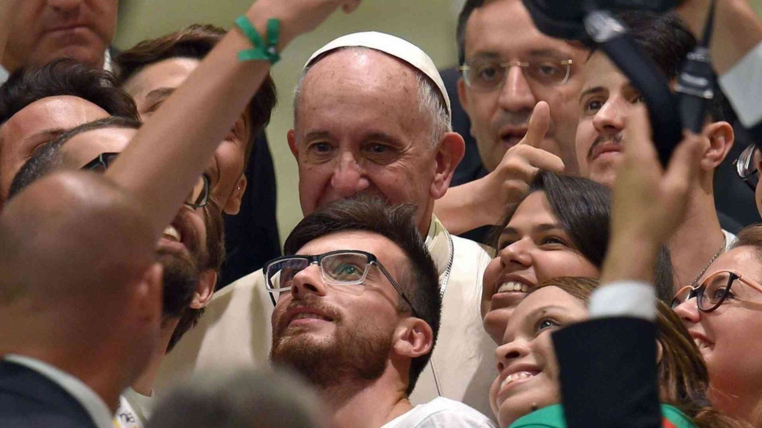 Il Papa: le relazioni non sono virtuali, non chiudetevi