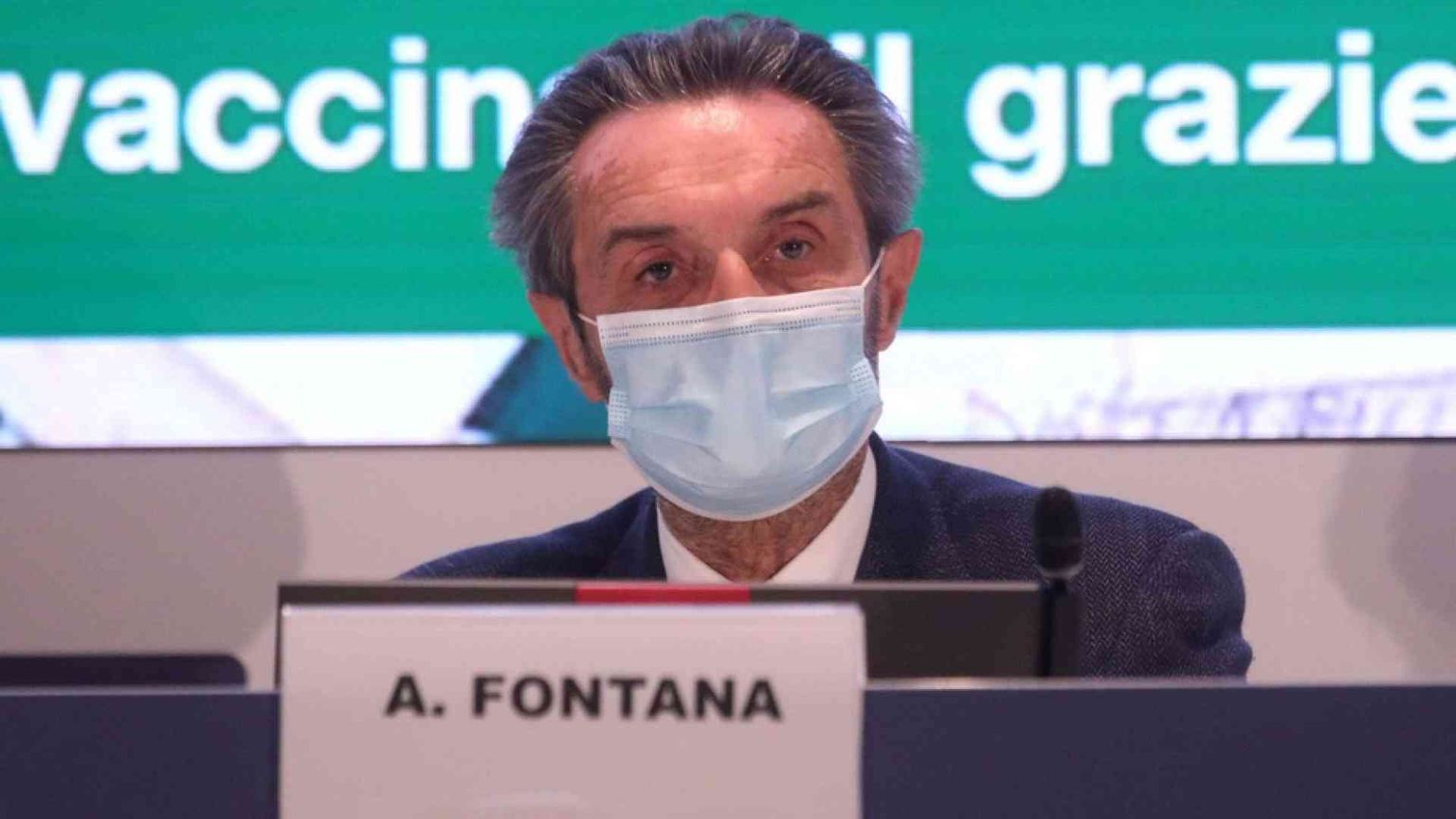 2.490 nuovi contagi e 110 morti. Fontana: per il richiamo si torni a casa