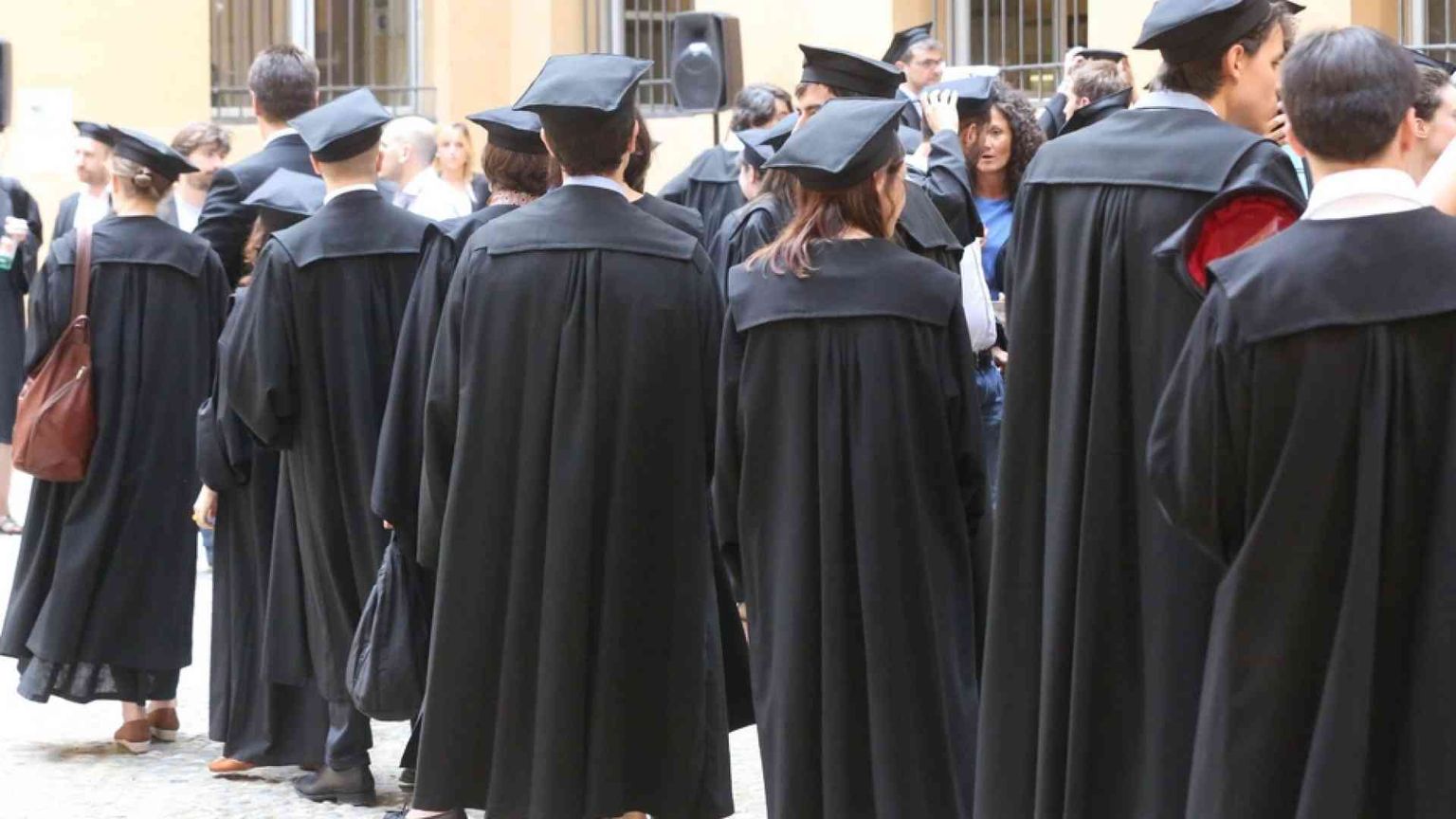 Fuga di cervelli in aumento: in otto anni cresciuta quasi del 42%