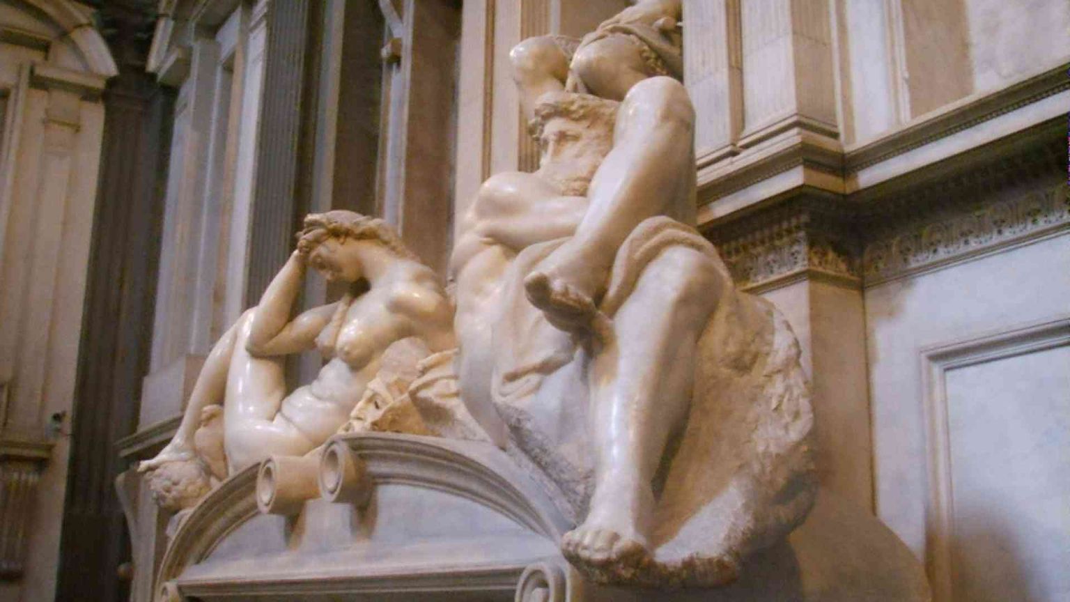 I batteri mangiano lo sporco e i marmi di Michelangelo tornano a splendere