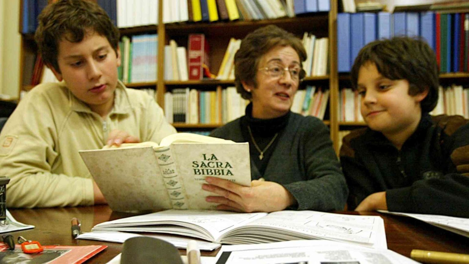 Donna, colta, tra i 40 e i 60 anni: ecco l'identikit del catechista