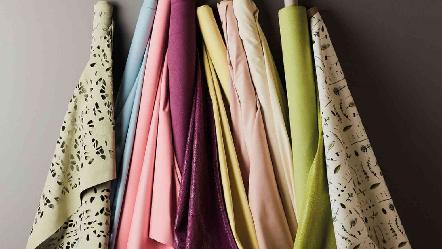 Dentro Alcantara, dove la vera sostenibilità non si fodera con le parole