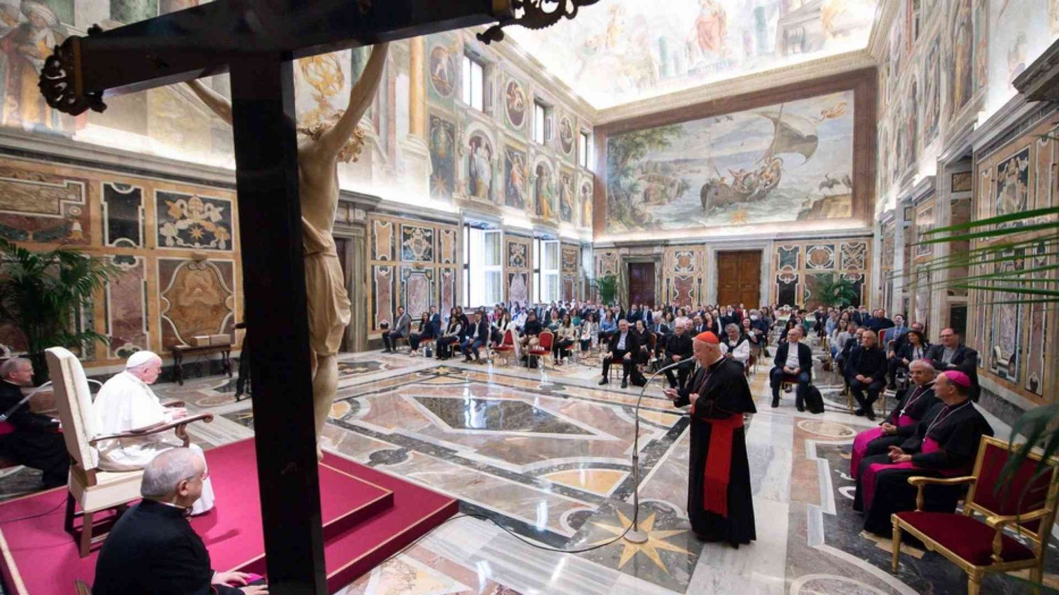 Il Papa: il lavoro è un'unzione di dignità