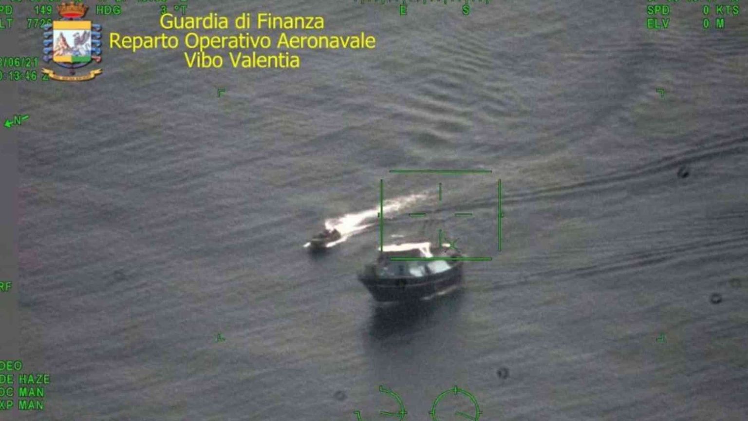 Scoperta e bloccata la nave madre che ha trainato la "barca dei minori"