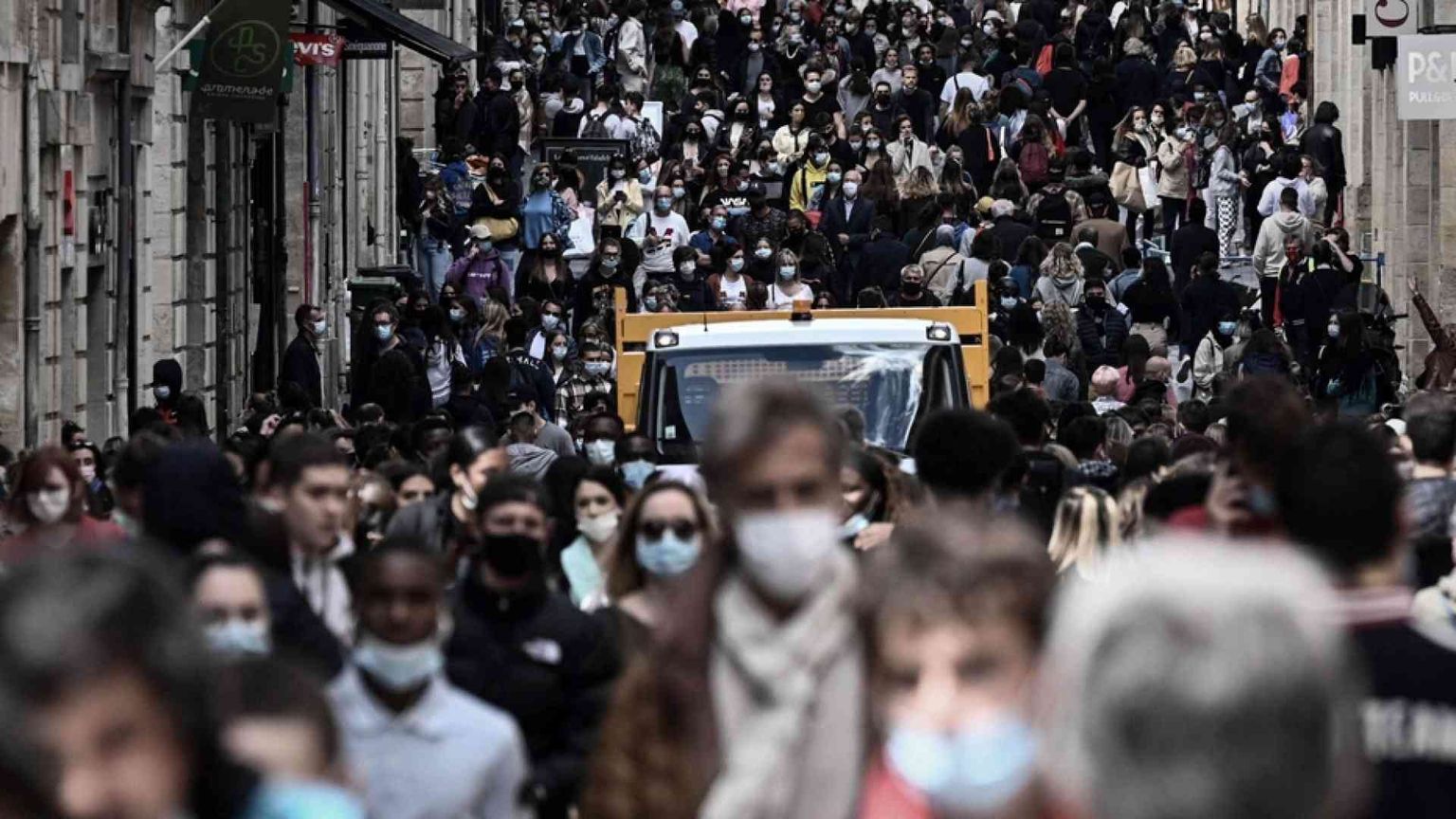 Via libera dall'Europarlamento al Green pass Ue. In vigore dal primo luglio