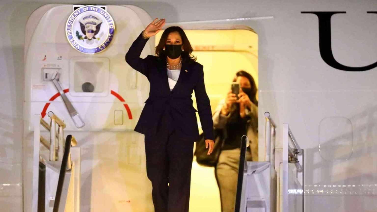 Lotta alla corruzione e stop ai migranti. È polemica sul piano di Kamala Harris