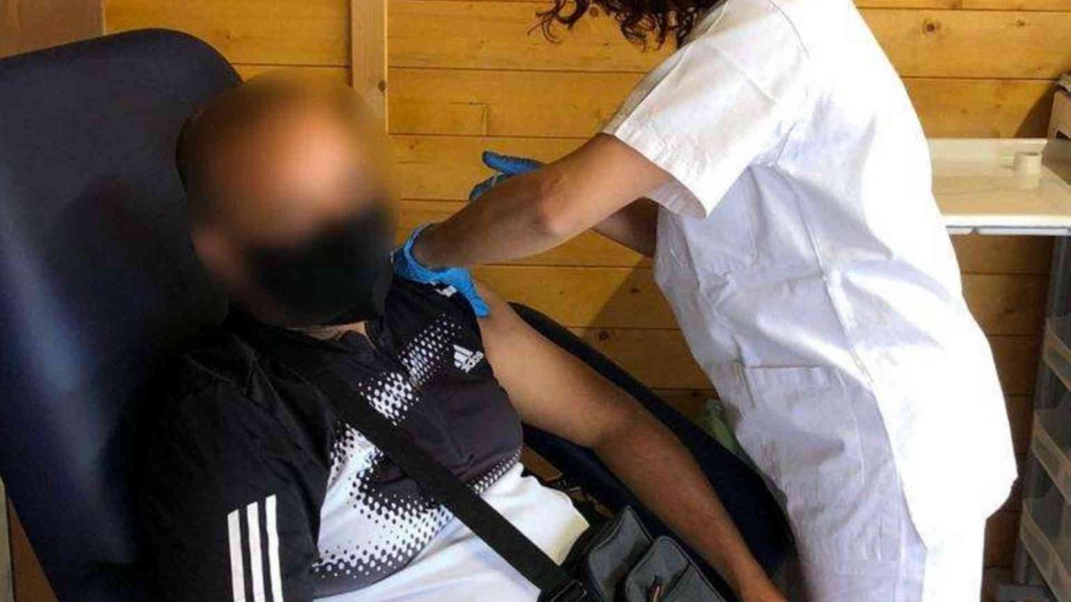 Istituzioni e volontari insieme per vaccinare gli invisibili