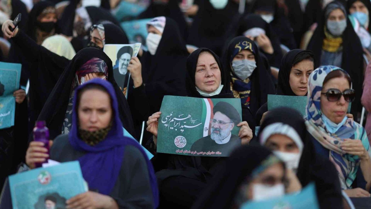 L'Iran si affida al duro Raisi: tramonta l'era dei riformisti