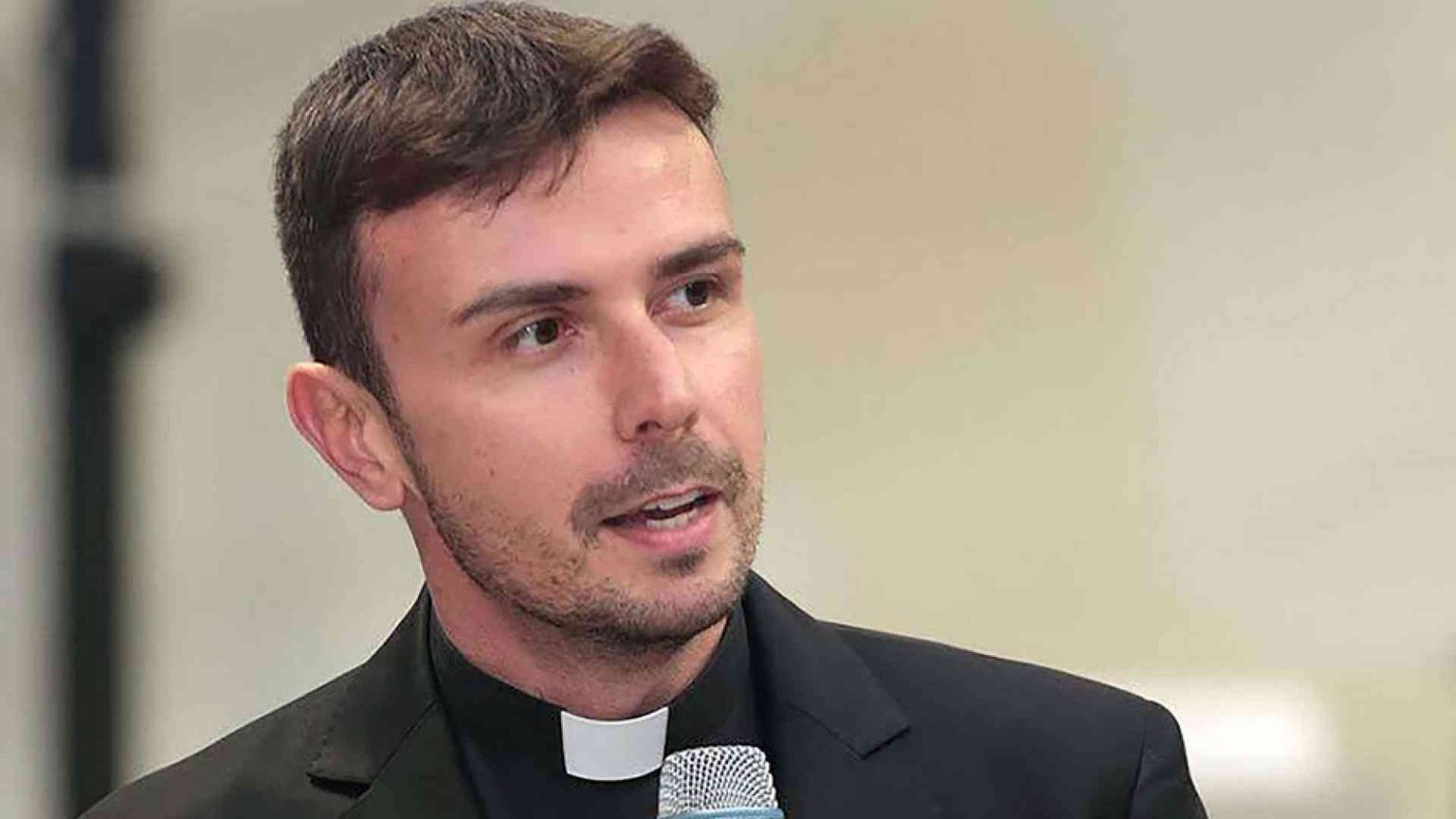 Don Luigi Maria Epicoco: «Scrivo a me stesso bambino»