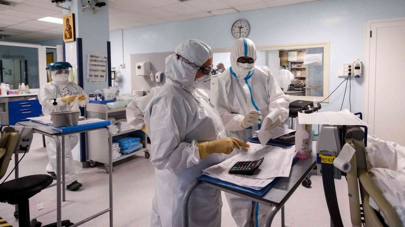 «Via le protezioni contro il virus? No attenti ai colpi di coda»