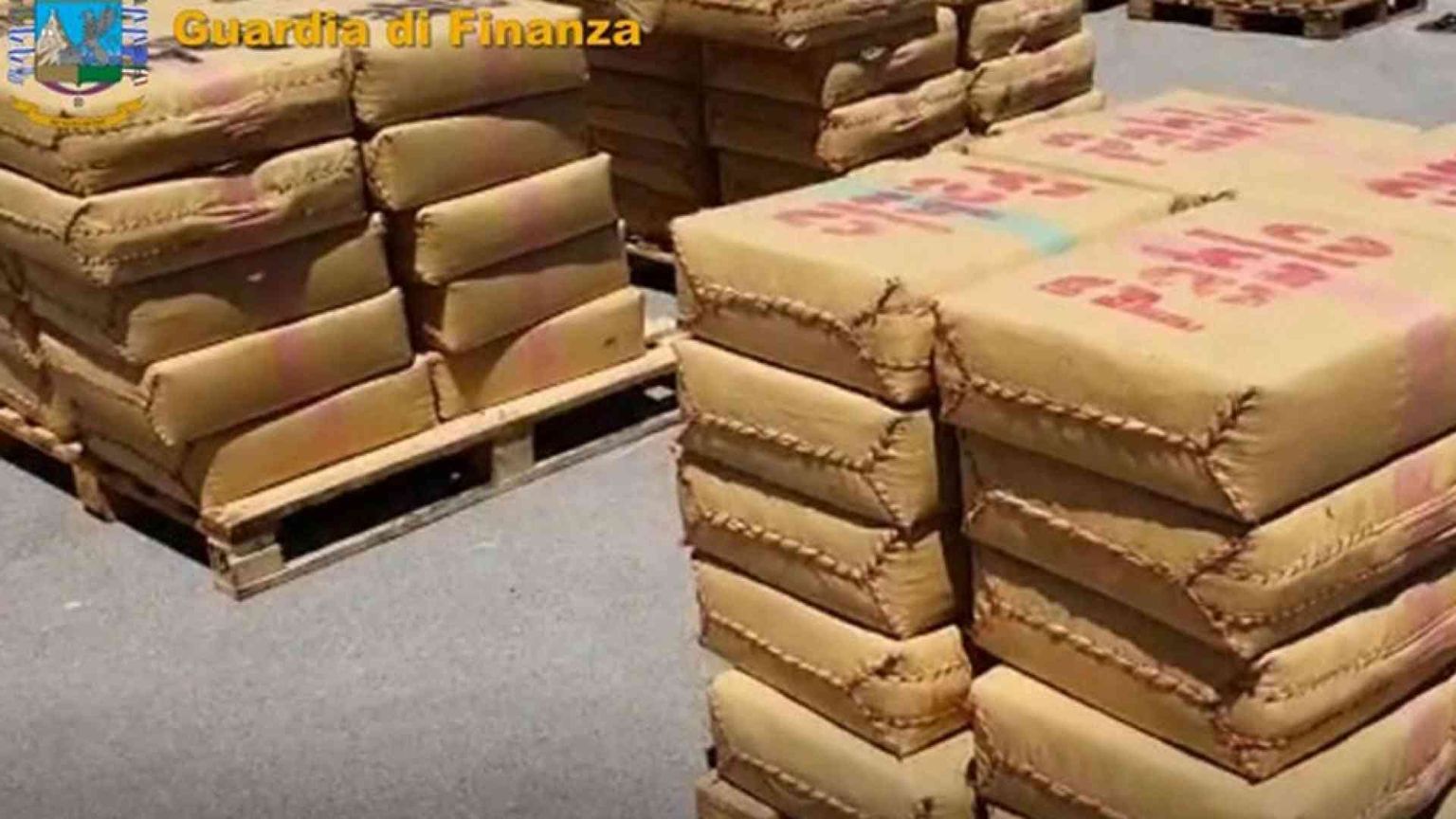 La Guardia di Finanza ha sequestrato 6 tonnellate hashish a bordo di veliero